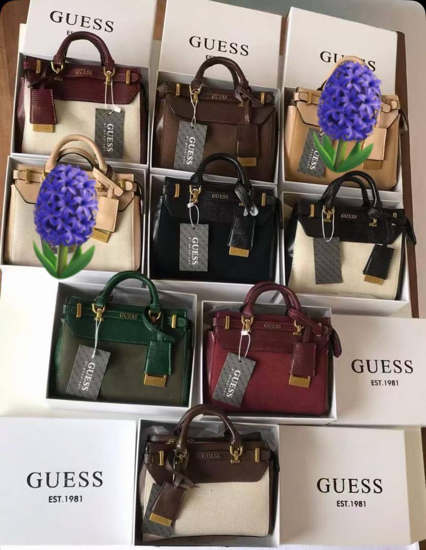 Guess
100 dhs✅
size：22cm
Good-quality 

with box
🎁🎁🎁

Zain35
♥️♥️♥️