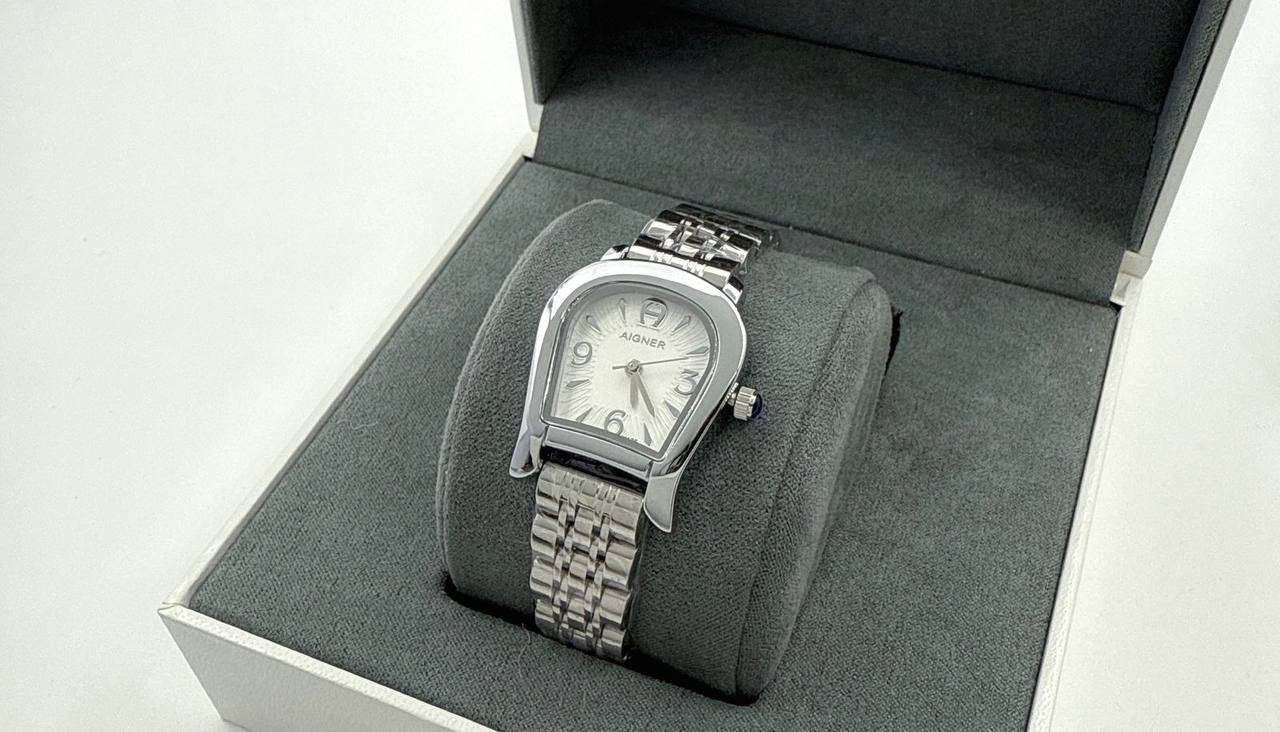New ladies watch’s
60 dhs🪙💚

Zain45
♥️♥️♥️