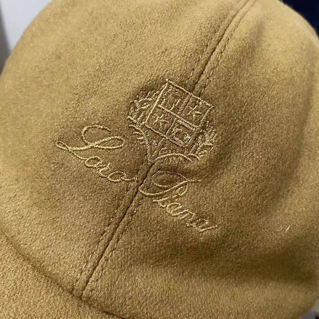 CASHMERE 
LORO PIANA 
MENS CAP 🧢 
FREE SIZE 
120 dhs❤️

Zain88
♥️♥️♥️
