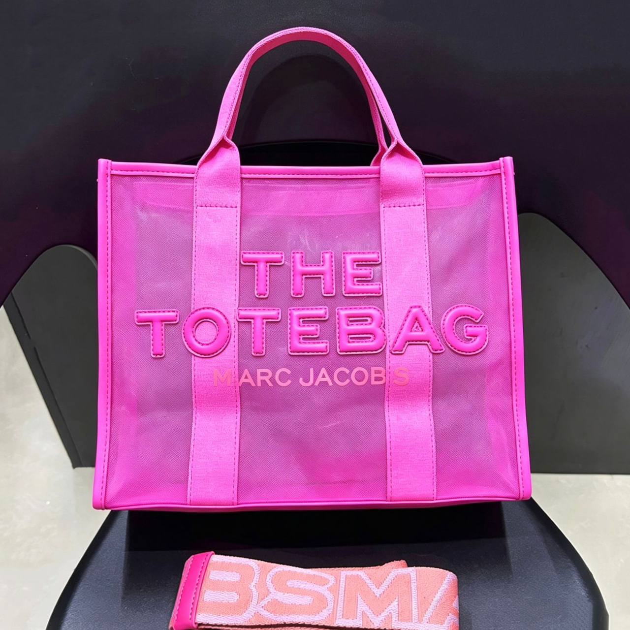 MARC JACOBS 
THE TOTE BAG  
BEACH BAG 
HIGH QUALITY 
110 dhs✅

Zain39
♥️♥️♥️