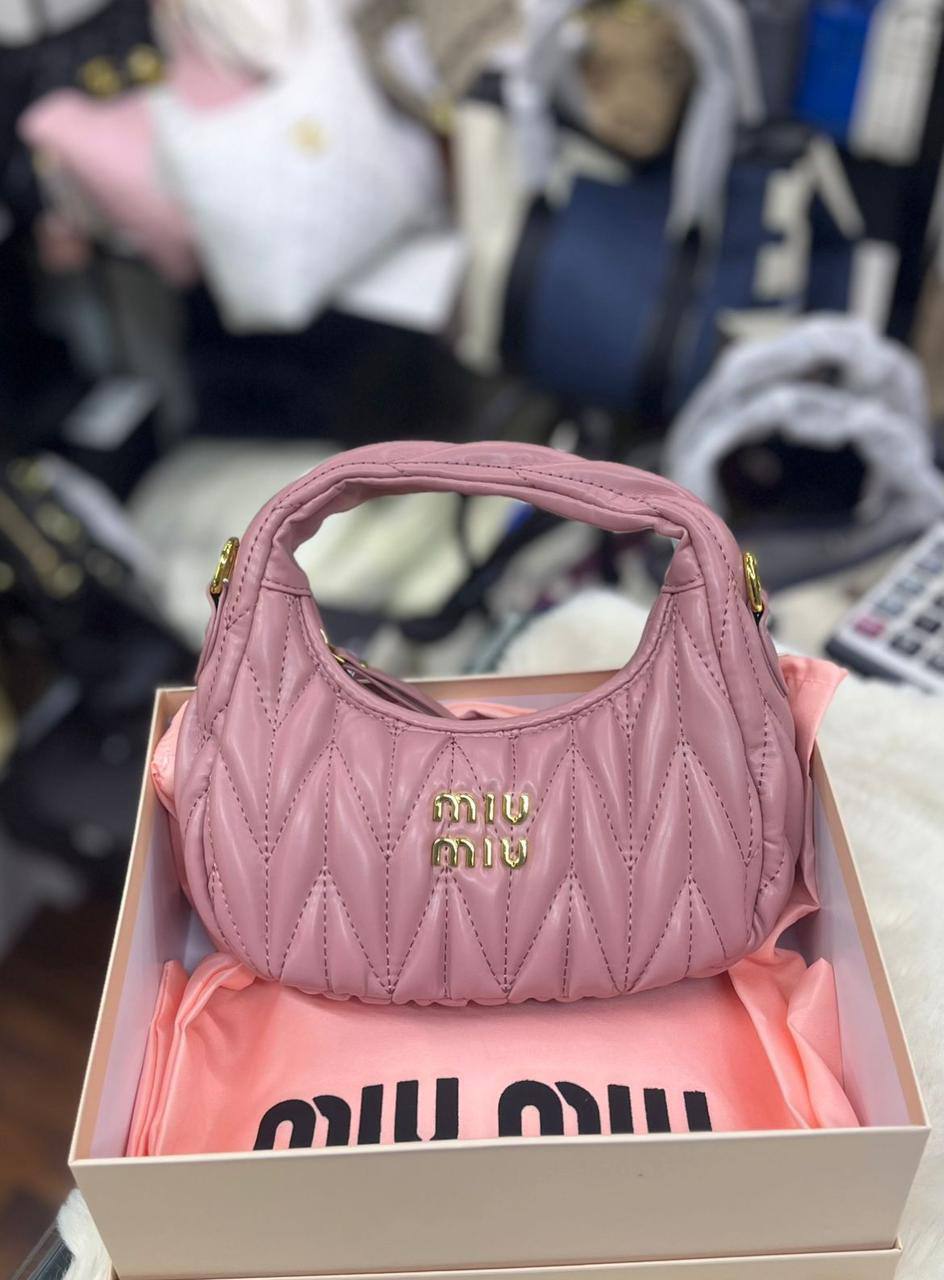 Miu Miu

With box 
🎁🎁🎁

95 dhs🇦🇪

Zain93

اطلبوها من الوتس المثبت في الأعلى👆🏻👆🏻

تواصلو معنا 👈🏻 Zain 
For order WhatsApp pinned 👆🏻

♥️♥️♥️