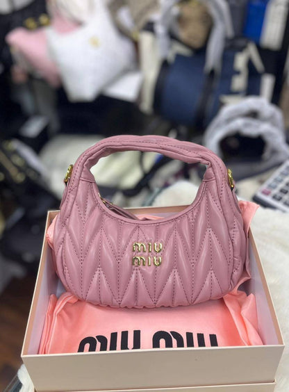 Miu Miu

With box 
🎁🎁🎁

95 dhs🇦🇪

Zain93

اطلبوها من الوتس المثبت في الأعلى👆🏻👆🏻

تواصلو معنا 👈🏻 Zain 
For order WhatsApp pinned 👆🏻

♥️♥️♥️