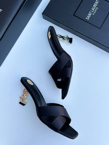 YSL
120 dhs🪙💕
Size 36-42

Zain55
♥️♥️♥️