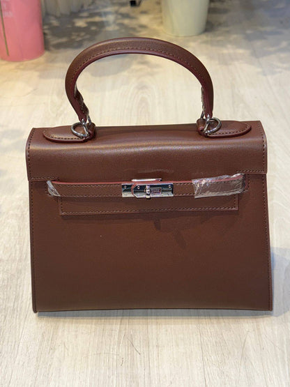 HERMES KELLY 
25cm Silver logo
105 dhs❣️

Zain44
♥️♥️♥️