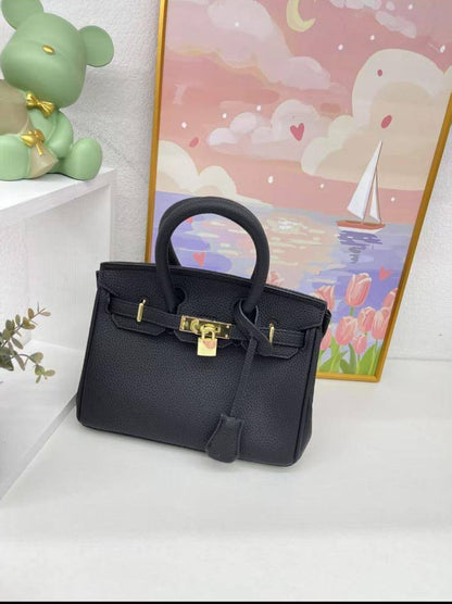 Hermes 
Good copy
25cm  
100 dhs❤️

Zain95
♥️♥️♥️
