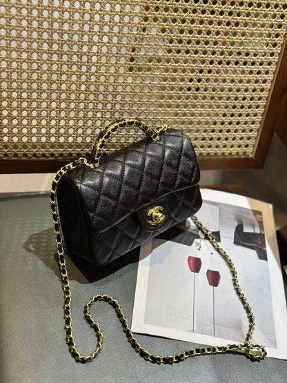Chanel
105 dhs❣️
SIZE：18cm
High-quality 

with box
🎁🎁🎁

Zain35
♥️♥️♥️