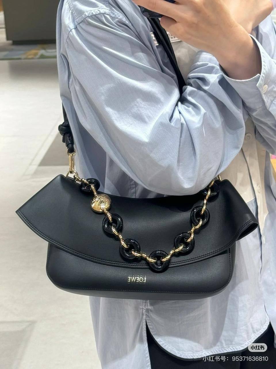 Loewe🙋🏻‍♀️🙋🏻‍♀️💕
Master
26cm🫶🏼 
350 dhs✅

Zain297
♥️♥️♥️