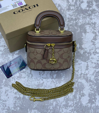COACH

90 dhs🗽

With box
🎁🎁🎁

Zain175
♥️♥️♥️