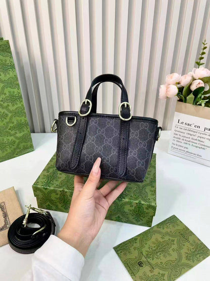 Gucci

95 dhs🗽

With Box
🎁🎁🎁

Zain50
♥️♥️♥️