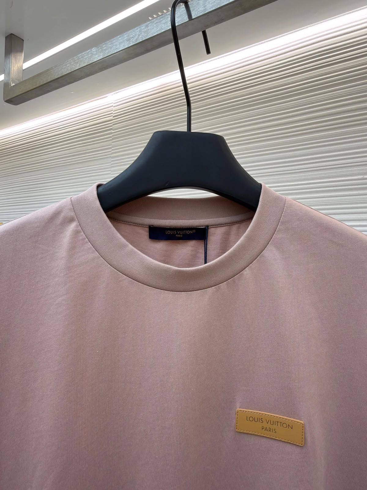 LV

Men’s Tshirt 
Master Quality 
SMLXLXXL 
280 dhs🇦🇪🇦🇪

Zain276
♥️♥️♥️