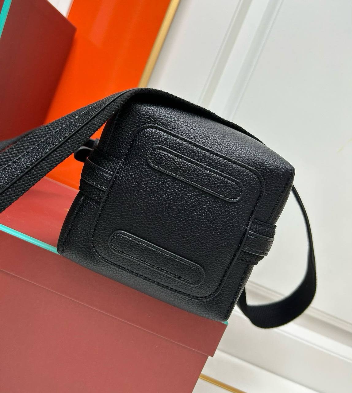 LORA PIANA

 GOOD QUALITY  

WITH BOX 
🎁🎁🎁

120 dhs✅

Zain295
♥️♥️♥️