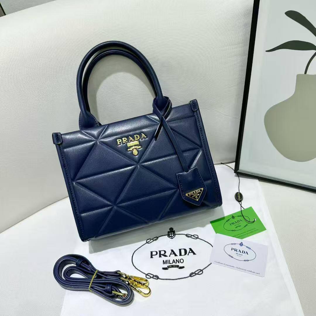 Prada
95 dhs✅
high quality
24cm

Zain26
♥️♥️♥️