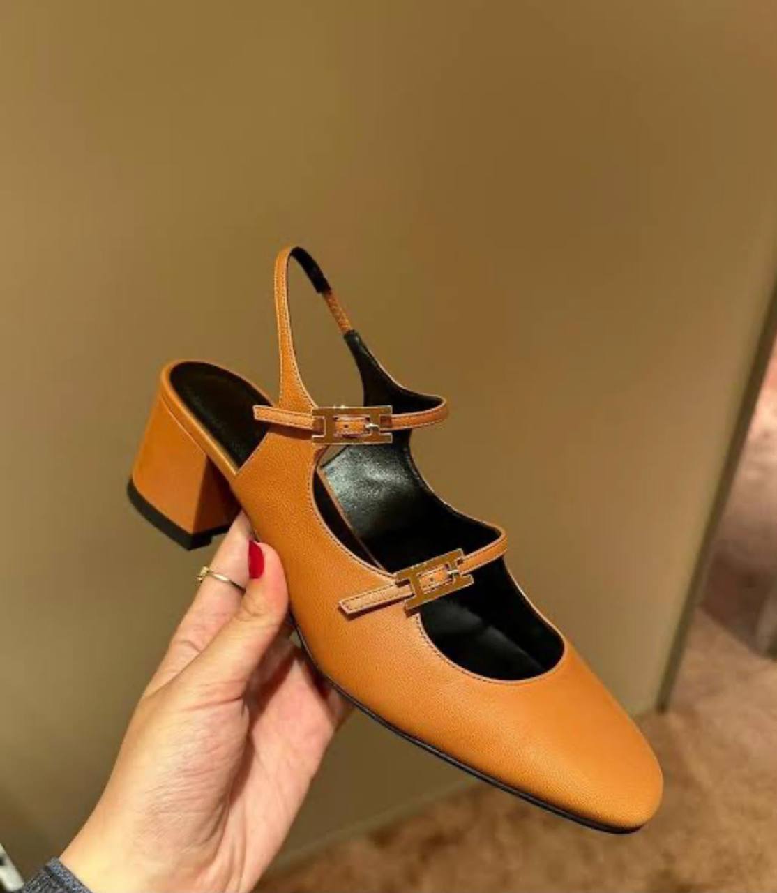 𝗛𝗘𝗥𝗠𝗘𝗦
Offer sale 
𝗕𝗜𝗚 𝗢𝗙𝗙𝗘𝗥𝗦 / 𝗣𝗥𝗢𝗠𝗢𝗧𝗜𝗢𝗡𝗦‼️
𝐇𝐢𝐠𝐡 𝐪𝐮𝐚𝐥𝐢𝐭𝐲 💯 
𝐁𝐥𝐚𝐜𝐤 𝐬𝐢𝐳𝐞=𝟑𝟔-𝟒𝟎
𝐁𝐫𝐨𝐰𝐧 𝐬𝐢𝐳𝐞 36-37-38-39-40-41

75 dhs 


Zain86
♥️♥️♥️