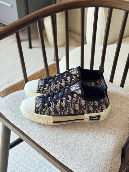 DIOR

 B23 low top sneakers 

super master quality 

size: 40 to 46 
430 dhs🇦🇪🇦🇪

Zain185
♥️♥️♥️