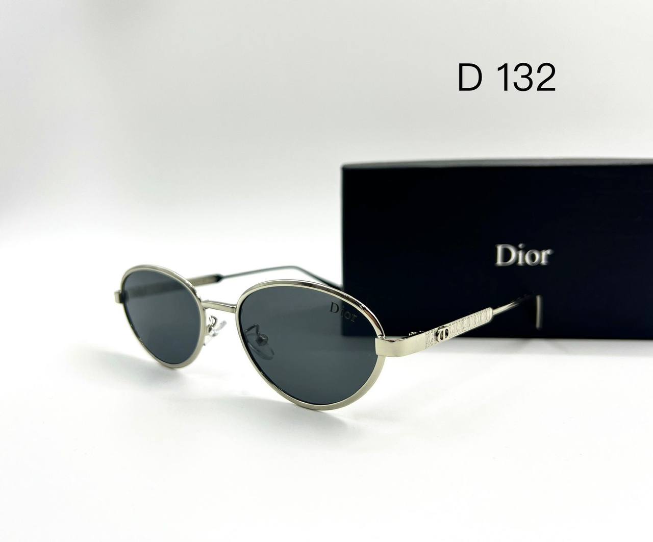 Dior💥*
Sunglasses 🕶️ 
good quality 💯
With master box 🗃️ 
50 dhs❣️

Zain273
♥️♥️♥️