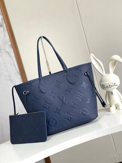 LV Neverfull 2 in 1

Size : 46  * 28 cm

95 dhs🪙

with box 🎁

Zain115
♥️♥️♥️