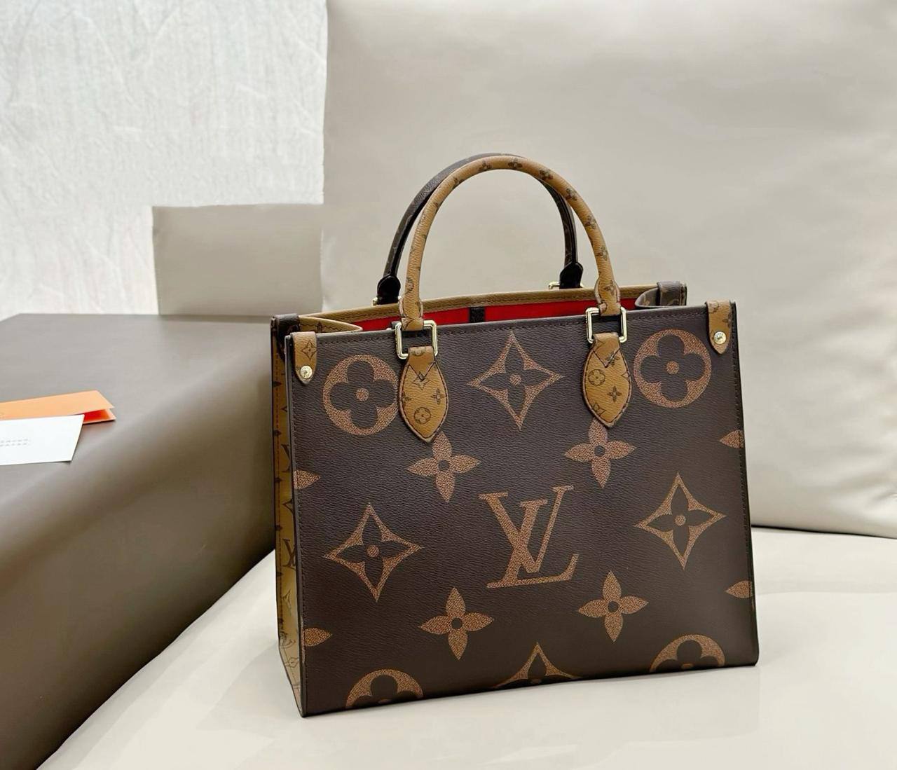 LV
ONTHEGO GOOD QUALITY MEDUIM SIZE NEW CAME 
100 dhs🇦🇪🇦🇪

Zain295
♥️♥️♥️