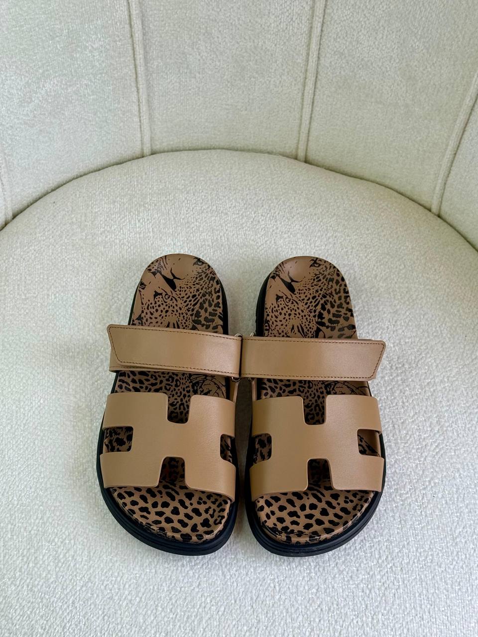 Hermes
Super *AAA* *+* Quality 💯 
With original packing🎁🎁
SIZE:36and42
Available now
450 dhs💓

Zain309
♥️♥️♥️