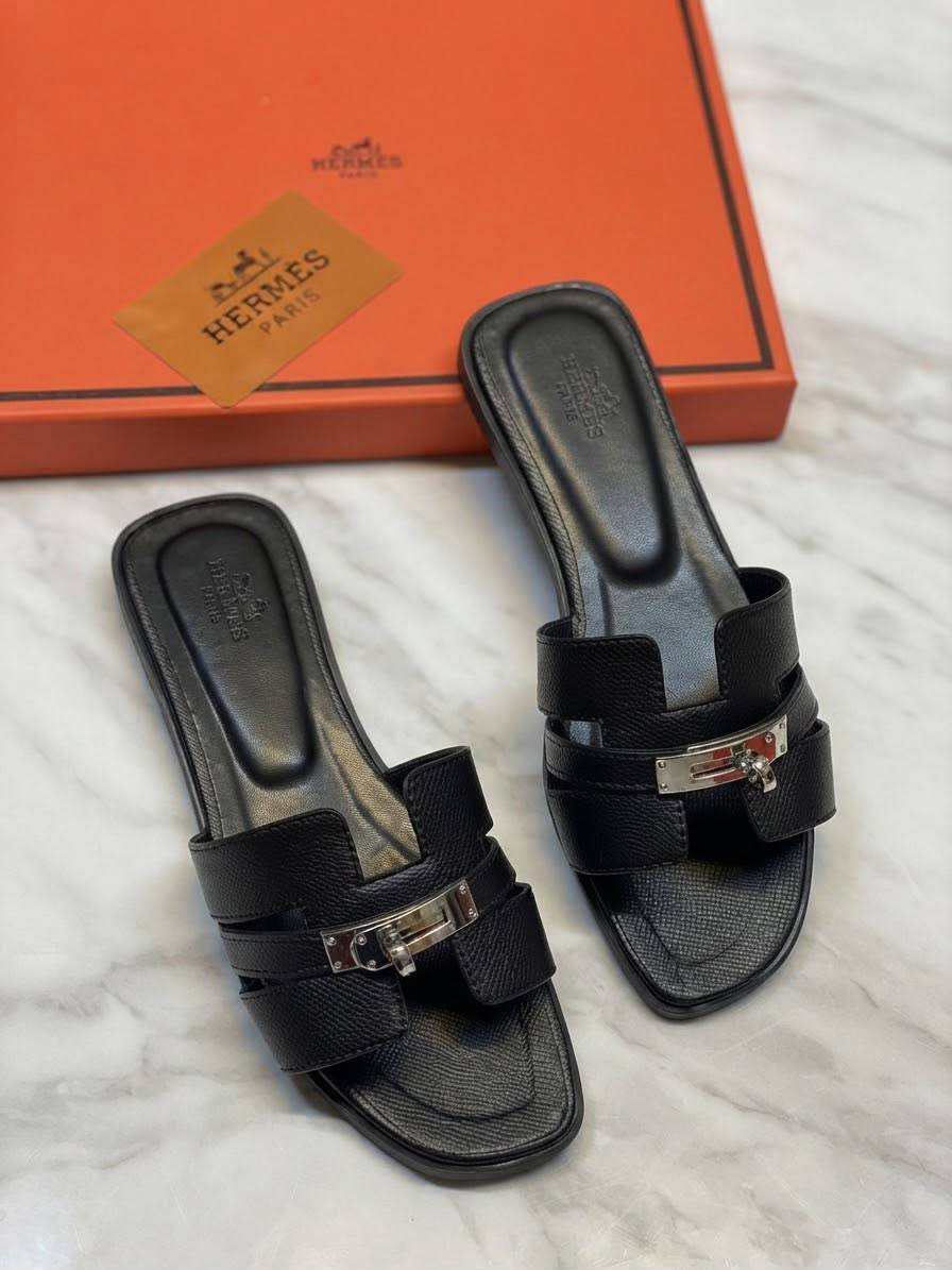 NEW CAME🥰

HERMES SLIPPER

GOOD QUALITY
100 dhs🇦🇪🇦🇪🇦🇪

36 TO 41

Zain40
♥️♥️♥️