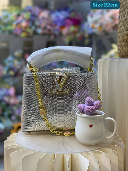 LV
Good quality 
with box 
🎁🎁🎁

130 dhs🪙💕

Zain186
♥️♥️♥️