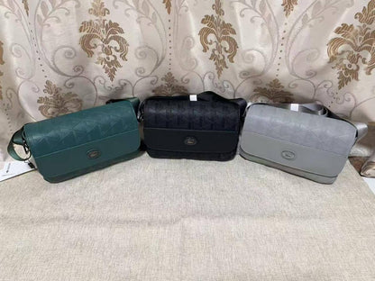 Lacoste
24*15*8 cm
85 dhs💓

Zain17
♥️♥️♥️