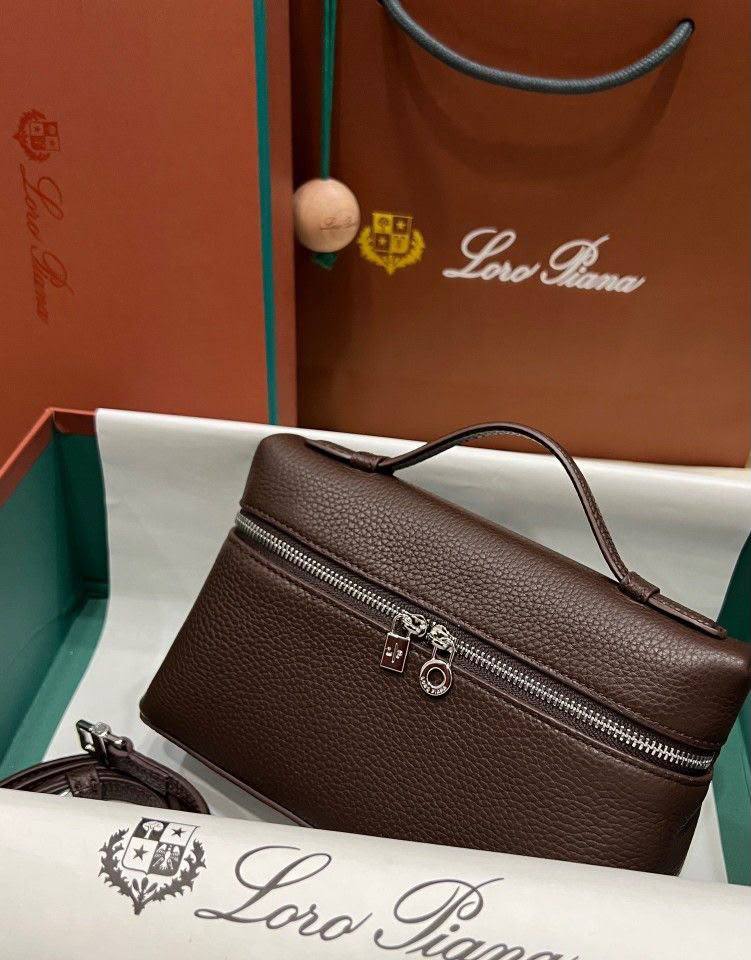 Loro piana

90 dhs🇦🇪🇦🇪

With box
Zain219
♥️♥️♥️