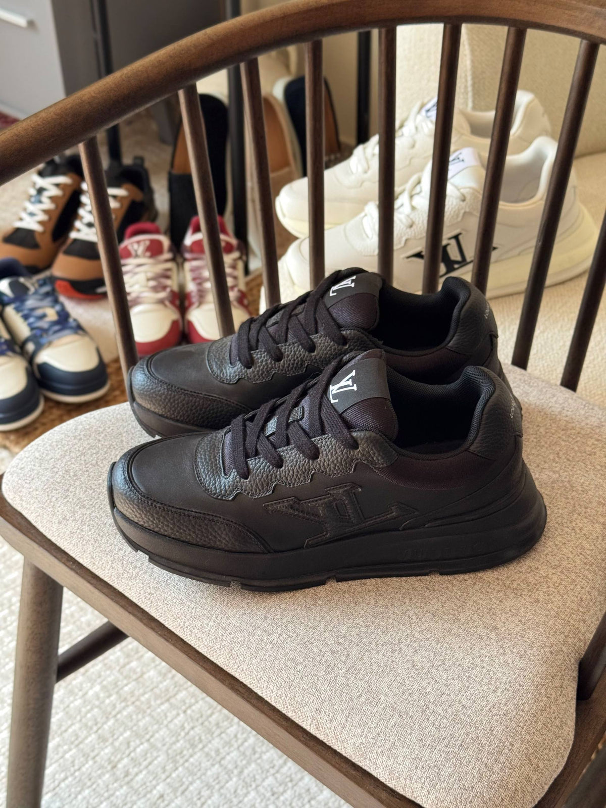 LV

AAA quality

size: 40 to 46
560 dhs🇦🇪🇦🇪

Zain185
♥️♥️♥️