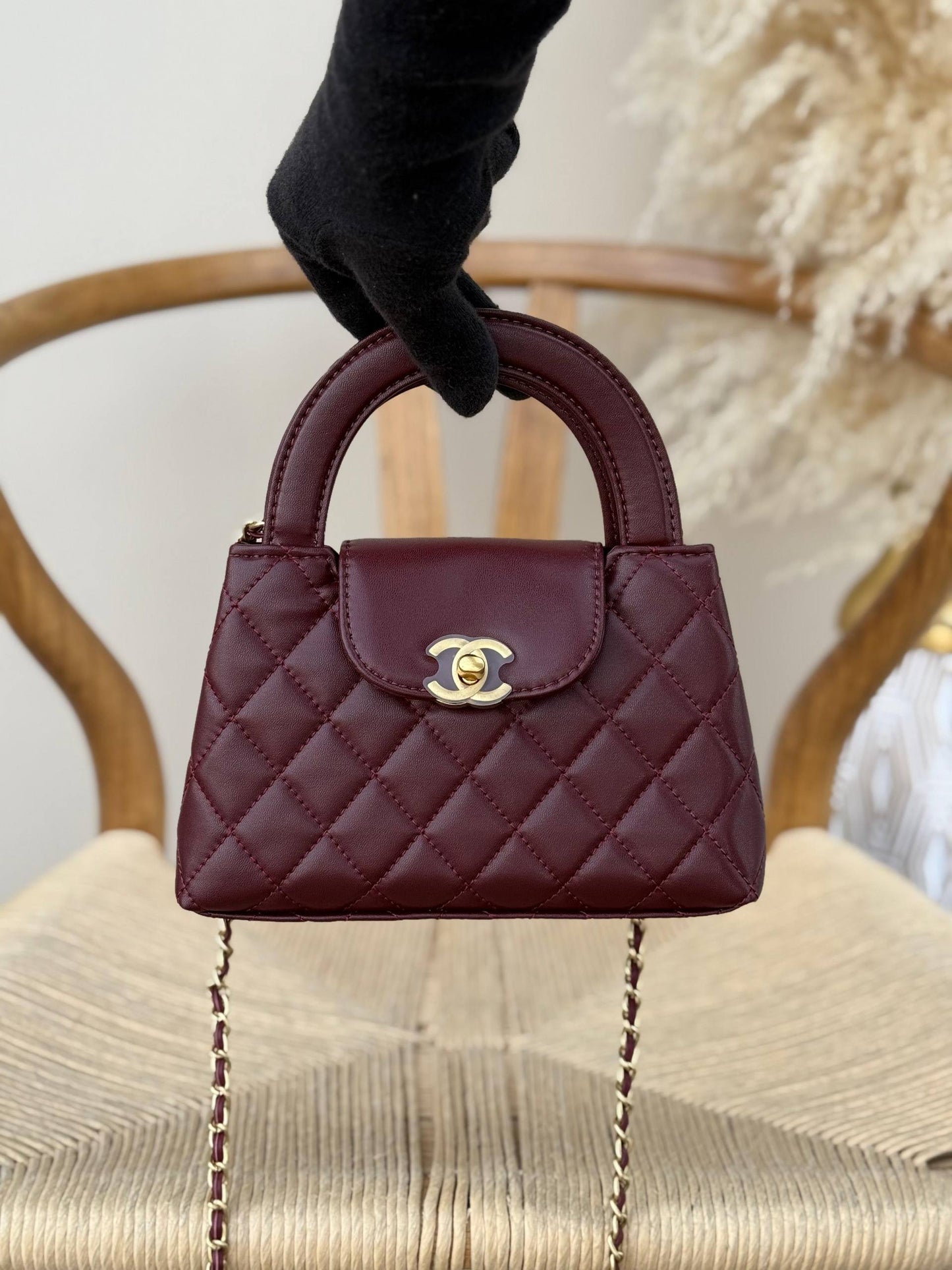 Available again✨✨✨
CHANEL
20cm
330 dhs👑
Top quality 
With box🎁

Zain167
♥️♥️♥️