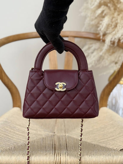 Available again✨✨✨
CHANEL
20cm
330 dhs👑
Top quality 
With box🎁

Zain167
♥️♥️♥️