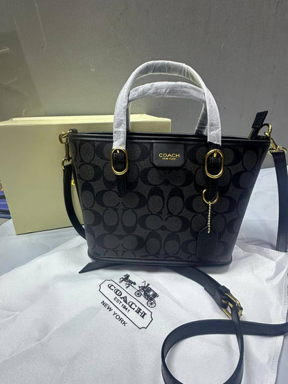 Coach

With box  
🎁🎁🎁

High quality 
95 dhs🪙🌨️

Zain50
♥️♥️♥️