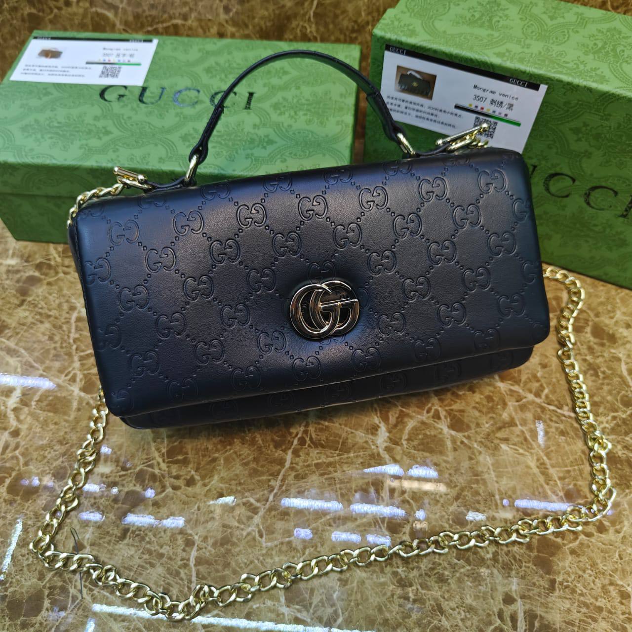 Gucci 
95 dhs✅ 

with box
🎁🎁🎁

Zain235
♥️♥️♥️