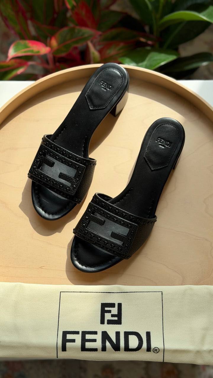 FENDI

Available🤩

Master quality 

Size: 36 to 41
430 dhs🇦🇪🇦🇪

Zain318
♥️♥️♥️