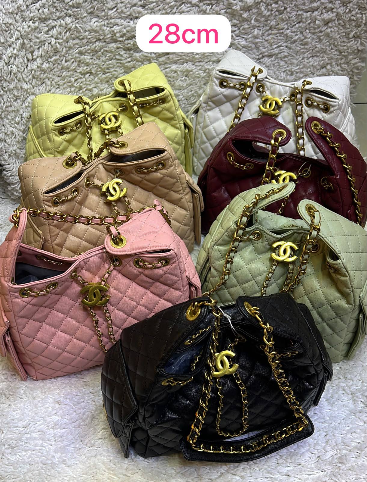Chanel 
28cm 
with box 
120 dhs✅

Zain168
♥️♥️♥️