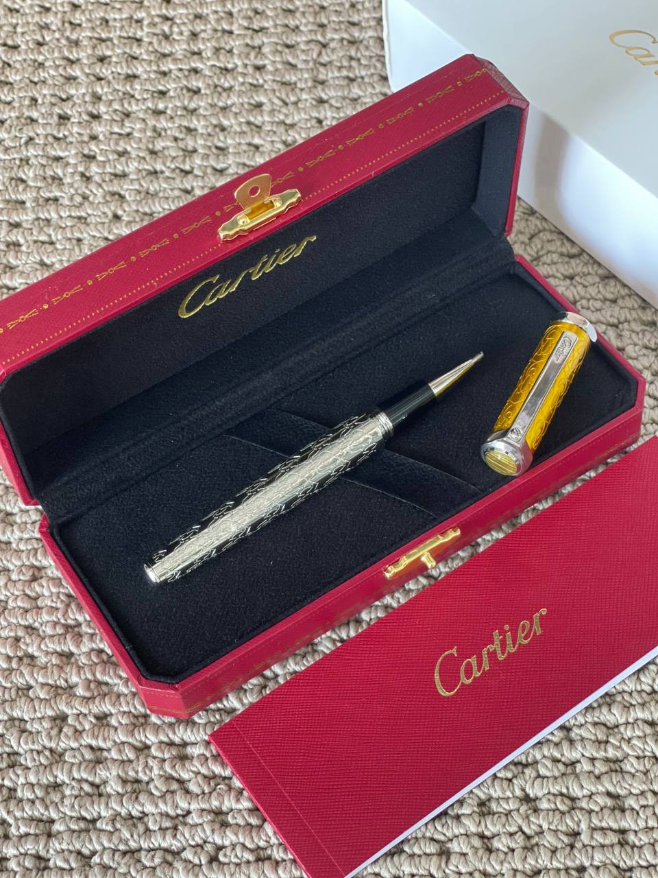 CARTIER
Pen ✍️*
*New Collection*
*Master Quality*
190 dhs✅

Zain179
♥️♥️♥️