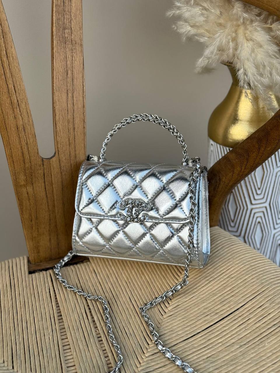 CHANEL
15cm
340 dhs✅
18cm
360 dhs✅
Top quality 
With box🎁

Zain167
♥️♥️♥️