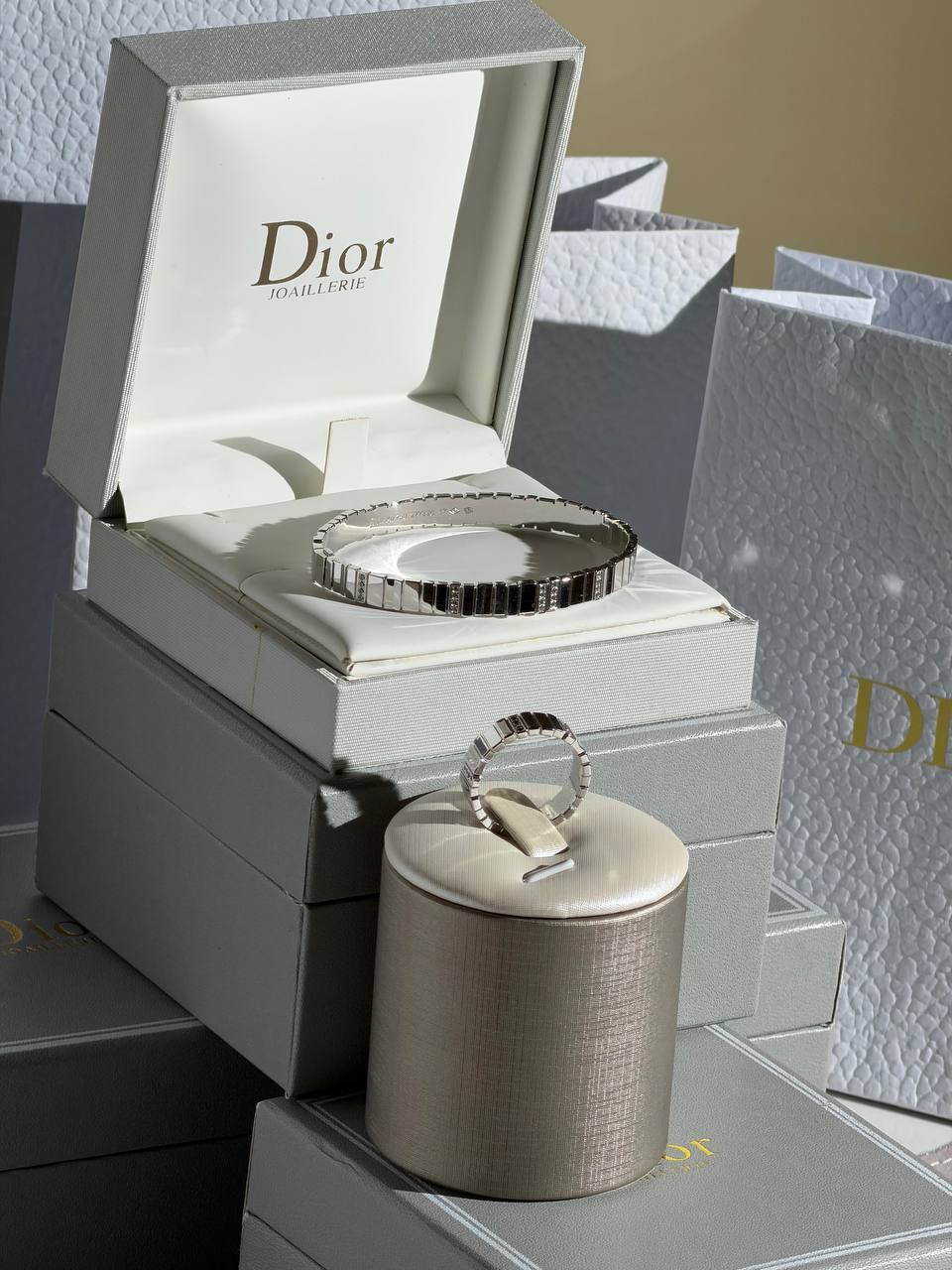 Dior
 New Collection 😍
Quality: Super Master 
Non -Tarnish color
* ⁠Earring 
* ⁠Bracelet
For Price 👇 WTSP Text Zain 0568585901

Zain268
♥️♥️♥️