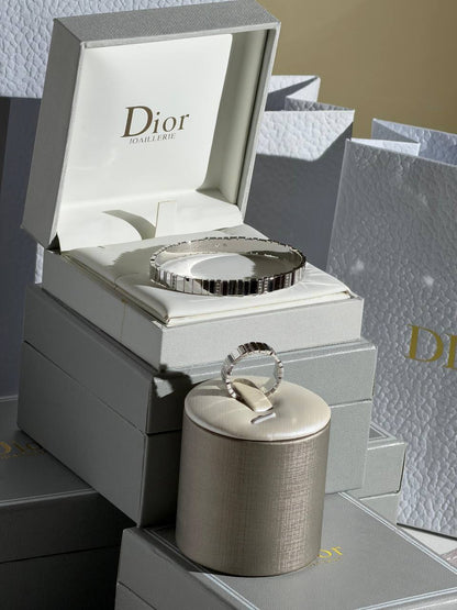 Dior
 New Collection 😍
Quality: Super Master 
Non -Tarnish color
* ⁠Earring 
* ⁠Bracelet
For Price 👇 WTSP Text Zain 0568585901

Zain268
♥️♥️♥️