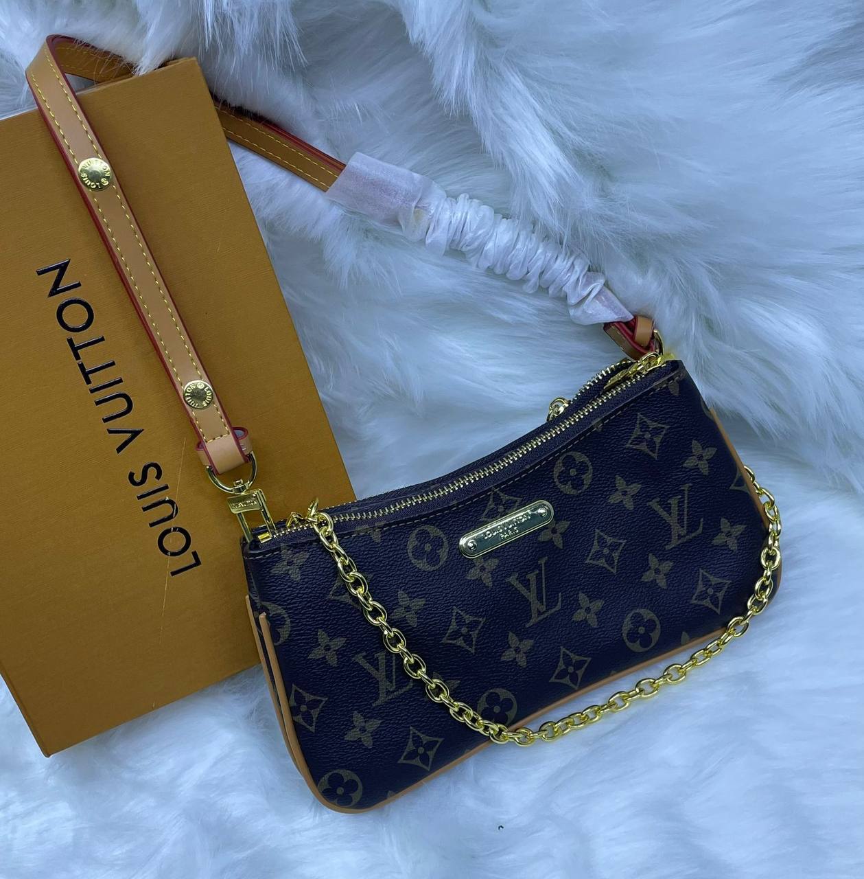 LV
95 dhs✅ 

with box
🎁🎁🎁

Zain72
♥️♥️♥️