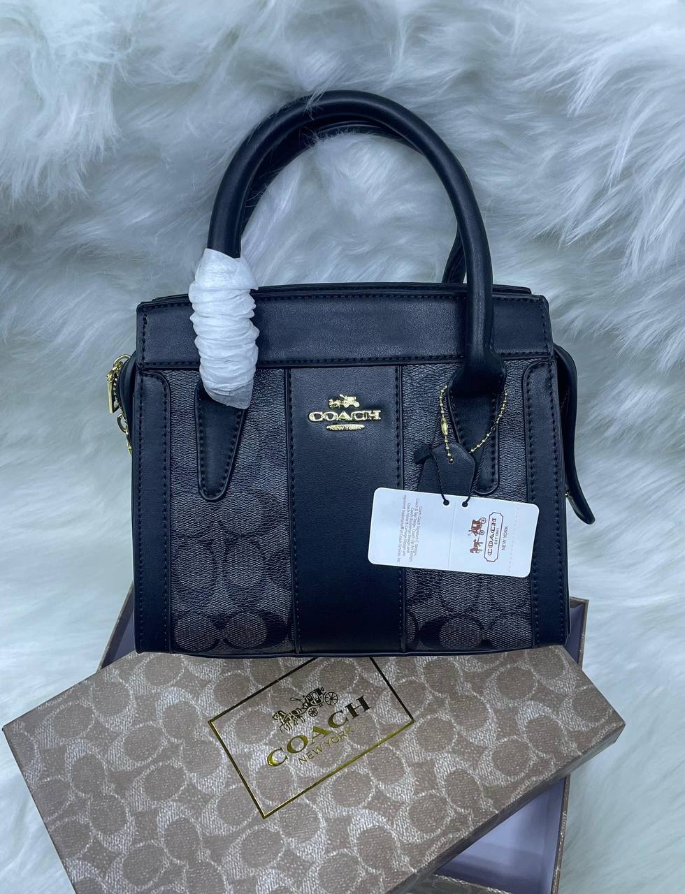 Coach

95 dhs✅ 

with box
🎁🎁🎁

Zain72
♥️♥️♥️