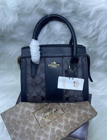 Coach

95 dhs✅ 

with box
🎁🎁🎁

Zain72
♥️♥️♥️