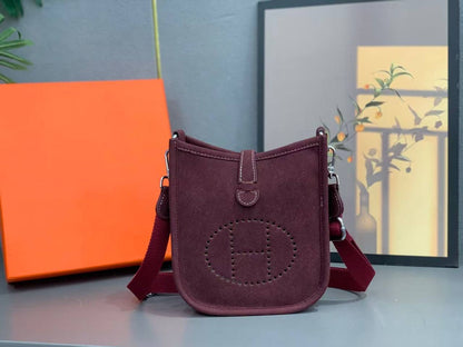 Hermes 
Best quality 

with box’s 
🎁🎁🎁

90 dhs✅
size 20 Cm

Zain290
♥️♥️♥️