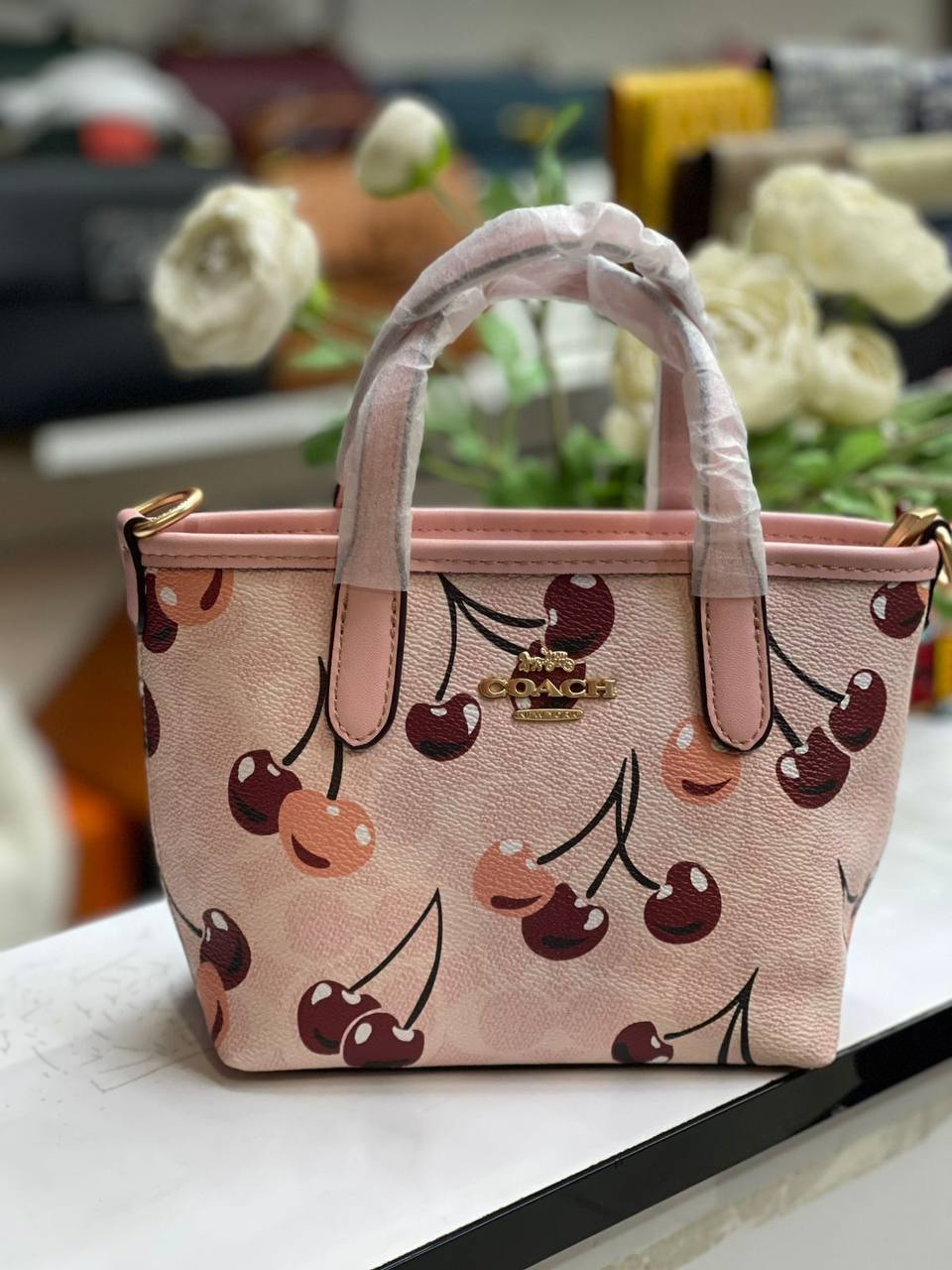 Coach
90 dhs🇦🇪🇦🇪
with box 🎁

Zain169
♥️♥️♥️