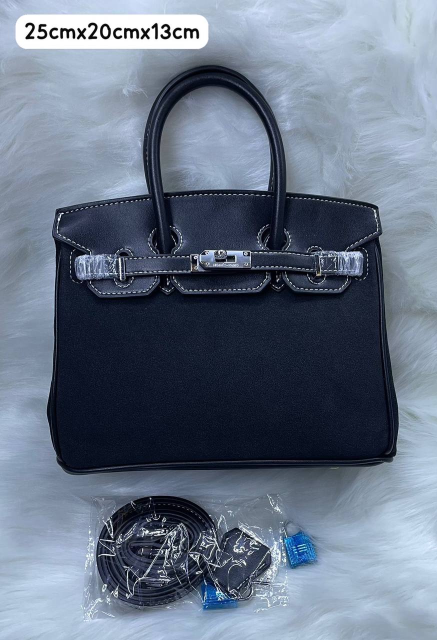 Hermes
110 dhs✅
Fabric material

Zain72
♥️♥️♥️