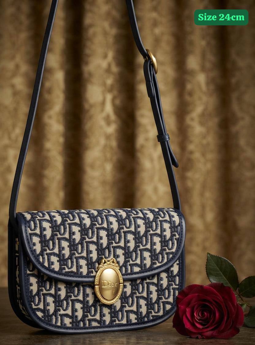 Bottega

Good quality 
with box 
110 dhs🇦🇪🇦🇪🇦🇪

Zain186
♥️♥️♥️