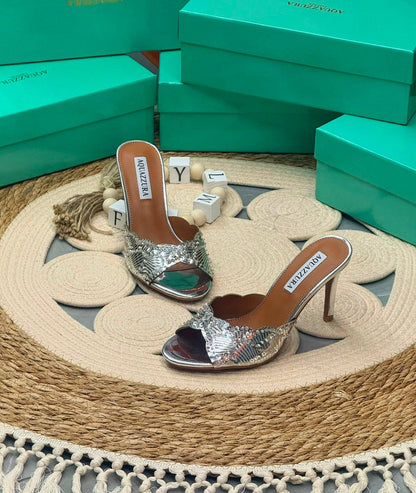 New Aqua heel 

Size. 36 to 41 
125 dhs🇦🇪🇦🇪

Zain80
♥️♥️♥️