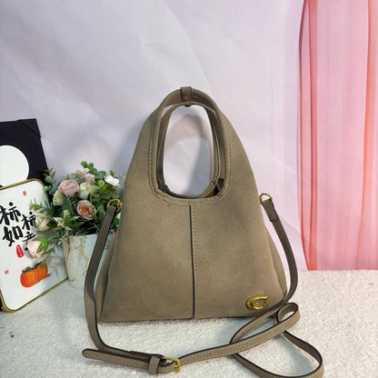 COACH 
❤️   NEW
Size :   27cm

100 dhs🪙💕
withFolding box🎁

Zain04
♥️♥️♥️