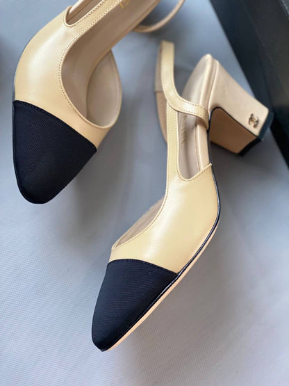 Chanel 
AAA master quality 
Size 36……41 
450 dhs💓

Zain180
♥️♥️♥️