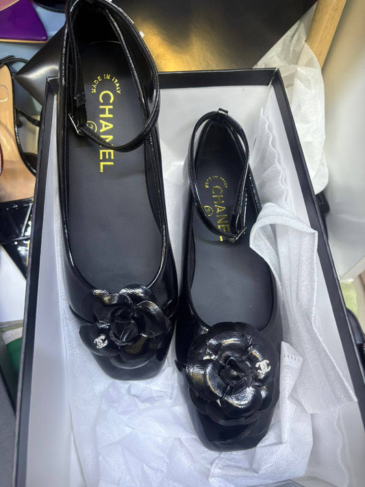 Chanel 
Size 36-41
130 dhs🪙🌨️

Zain145
♥️♥️♥️