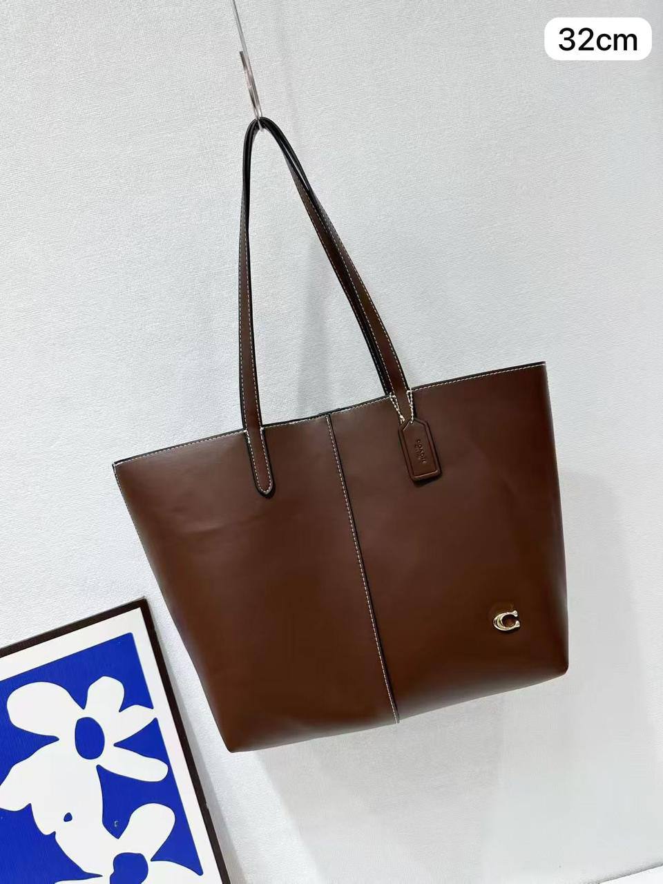 ❤️ Coach North tote
1⃣️ First quality 
Size: 32 * 28.5 * 15 cm
90 dhs❤️

Zain115
♥️♥️♥️