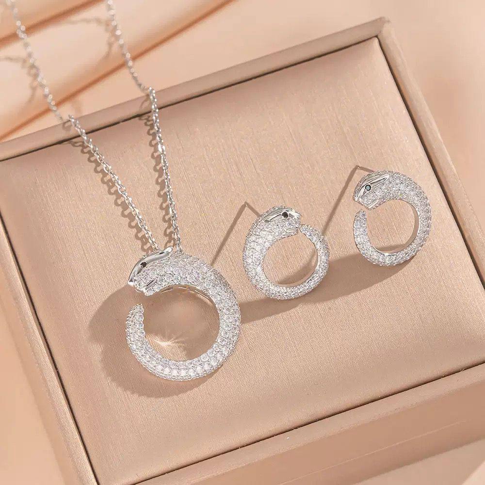 Necklace and earring Set of 2 
Offer price 

40 dhs🪙🌨️

Zain242
♥️♥️♥️